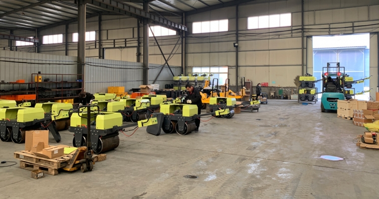 阳春三月,一批小型压路机出口外洋，，，，，去赴一场他国春暖花开!