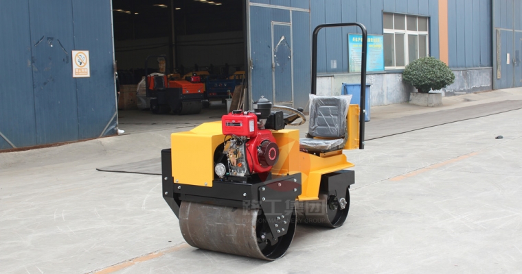 怎样有用保养小型压路机的机械传动系统呢？？？？？？